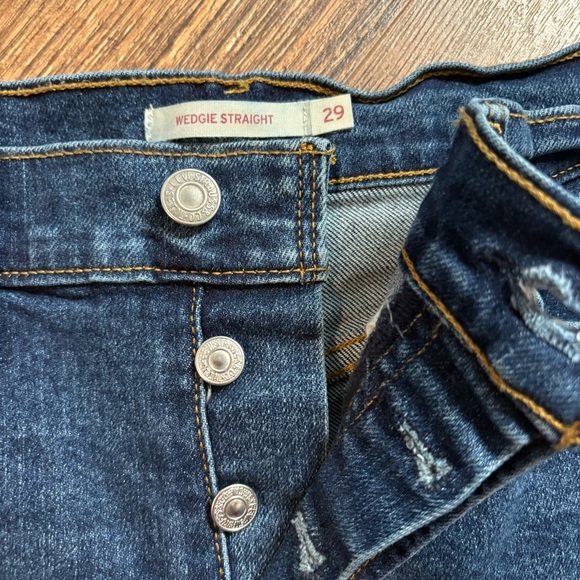 Levi’s wedgie straight distressed jeans - Picture 2 of 3